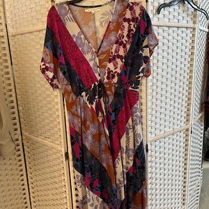 XiRENA Multicolor Floral Midi Dress